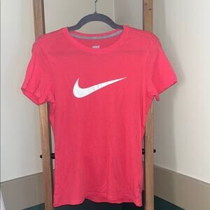 Nike Slim Fit Pink T-Shirt Size small